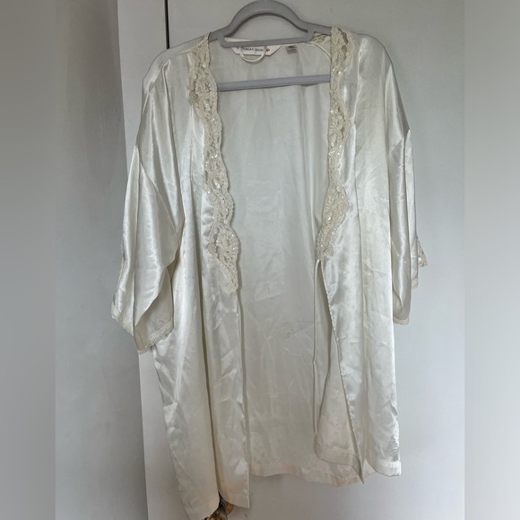 WHITE LACE ROBE - NO ROPE BELT - Picture 2 of 5
